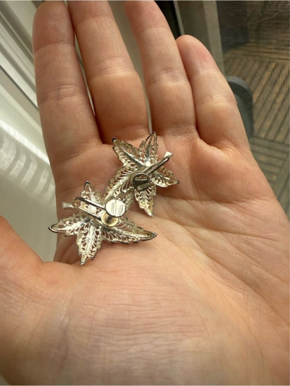 Vintage Rare Birks Signed Sterling Filigree Maple Leaf Screw Back Earrings - Picture 3 of 6